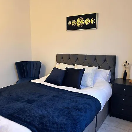 October Disc - Long - Contractors Holiday home *